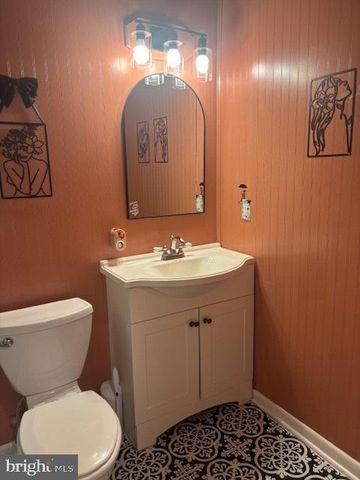 5 MADISON ST, Swedesboro, NJ 08085