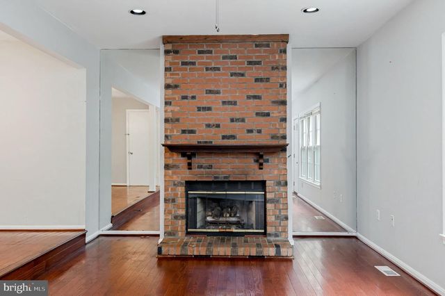 4749 GAINSBOROUGH DR, Fairfax, VA 22032
