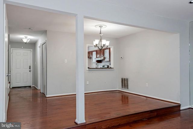 4749 GAINSBOROUGH DR, Fairfax, VA 22032