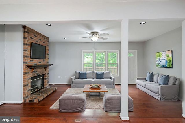 4749 GAINSBOROUGH DR, Fairfax, VA 22032