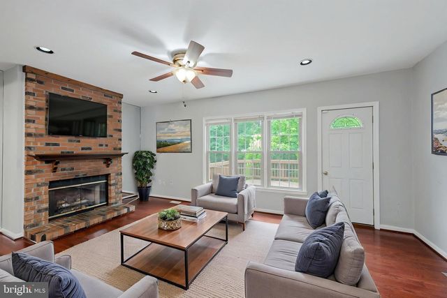 4749 GAINSBOROUGH DR, Fairfax, VA 22032
