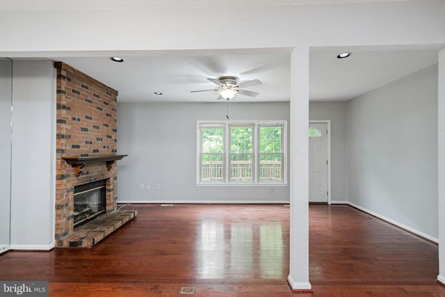 4749 GAINSBOROUGH DR, Fairfax, VA 22032