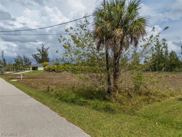 7324 Lake DR, Fort Myers, FL 33908