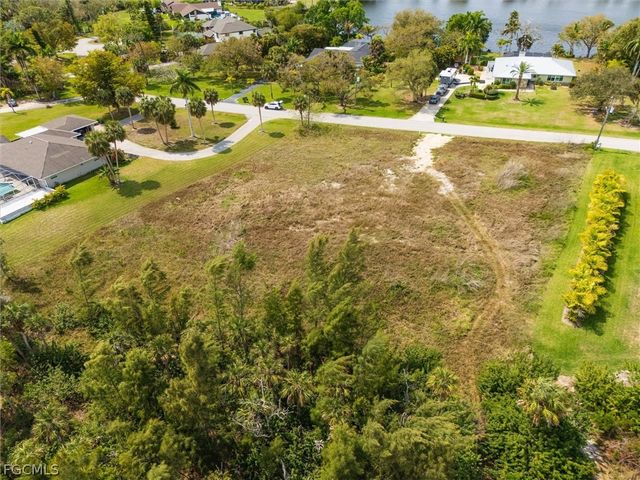 7324 Lake DR, Fort Myers, FL 33908