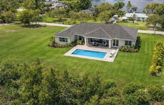 7324 Lake DR, Fort Myers, FL 33908