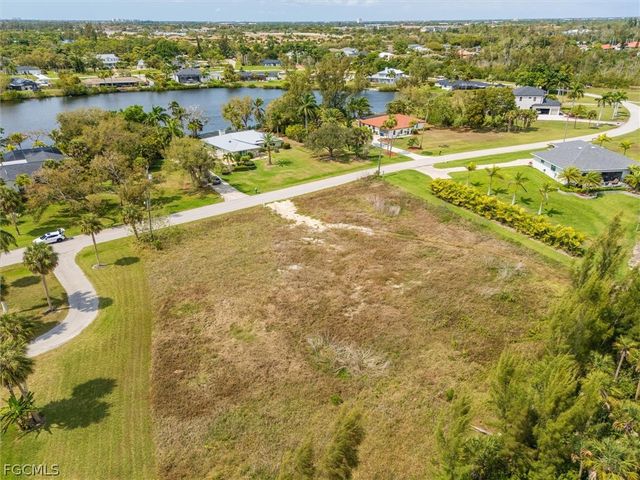 7324 Lake DR, Fort Myers, FL 33908