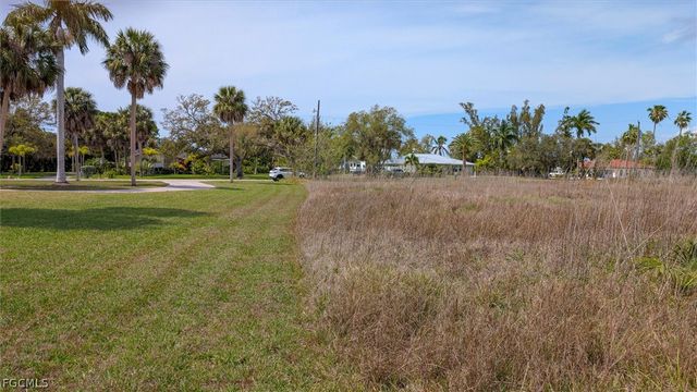 7324 Lake DR, Fort Myers, FL 33908