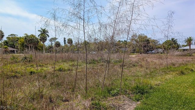 7324 Lake DR, Fort Myers, FL 33908