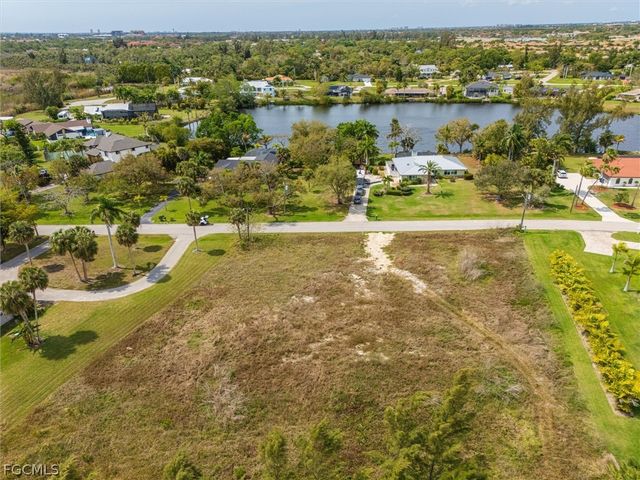 7324 Lake DR, Fort Myers, FL 33908