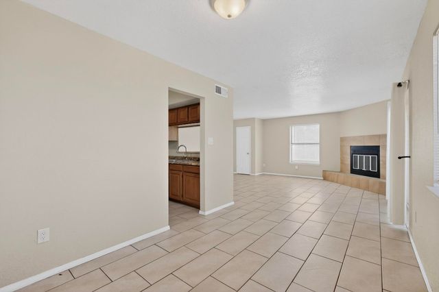 6921 White Pine Place NE, Albuquerque, NM 87109