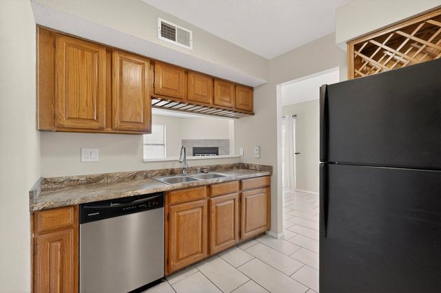 6921 White Pine Place NE, Albuquerque, NM 87109