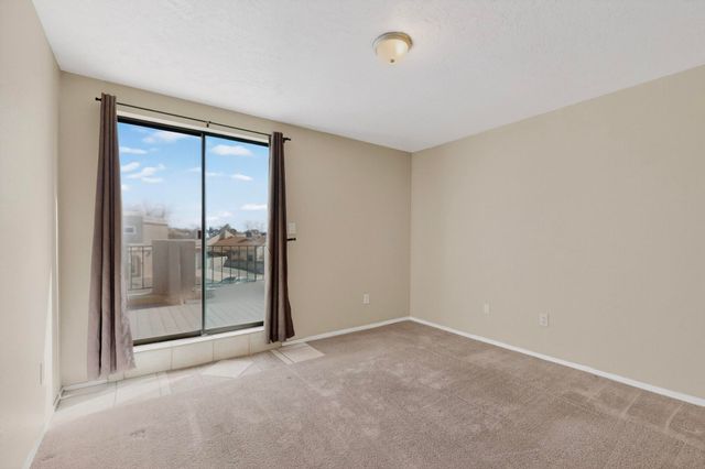 6921 White Pine Place NE, Albuquerque, NM 87109