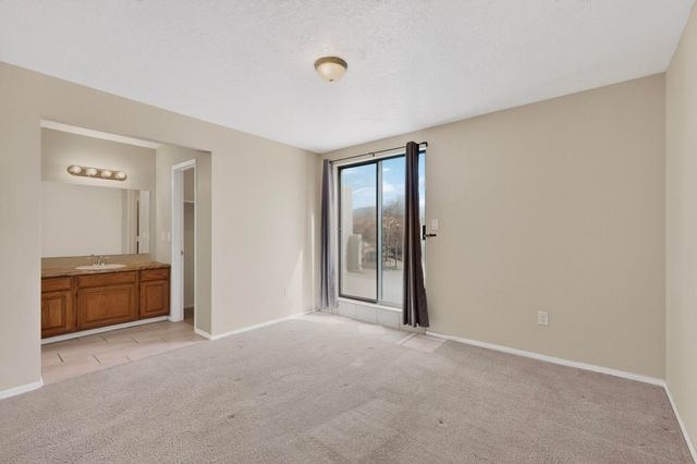 6921 White Pine Place NE, Albuquerque, NM 87109