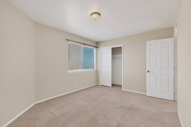 6921 White Pine Place NE, Albuquerque, NM 87109