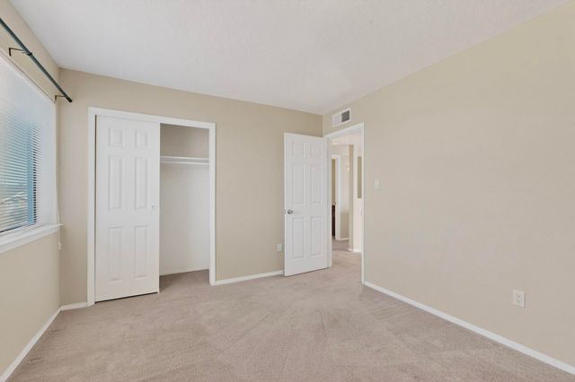 6921 White Pine Place NE, Albuquerque, NM 87109