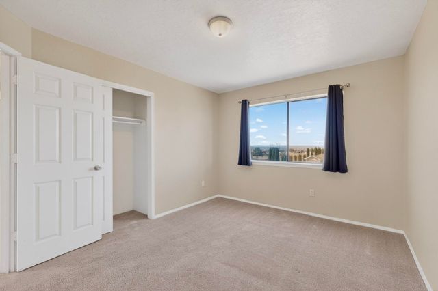 6921 White Pine Place NE, Albuquerque, NM 87109