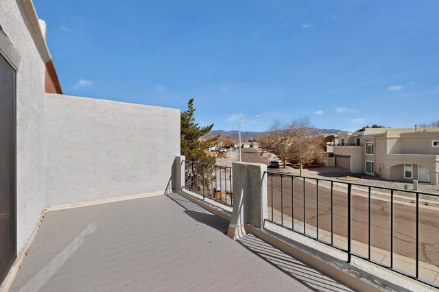 6921 White Pine Place NE, Albuquerque, NM 87109
