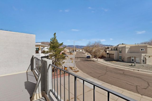 6921 White Pine Place NE, Albuquerque, NM 87109