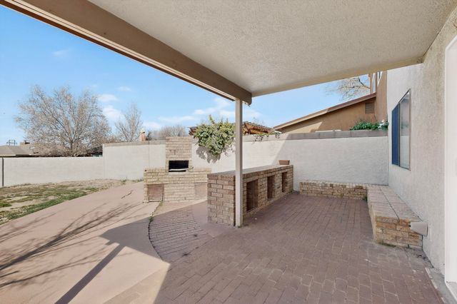 6921 White Pine Place NE, Albuquerque, NM 87109