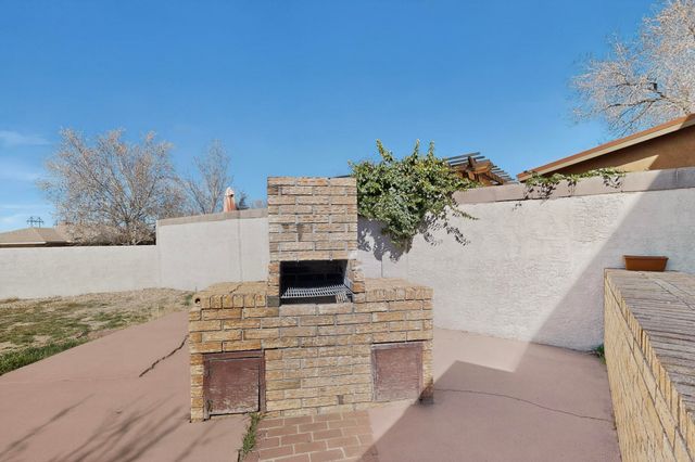 6921 White Pine Place NE, Albuquerque, NM 87109