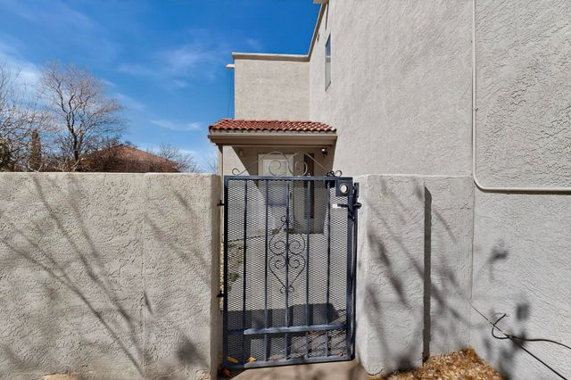 6921 White Pine Place NE, Albuquerque, NM 87109