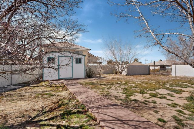 6921 White Pine Place NE, Albuquerque, NM 87109