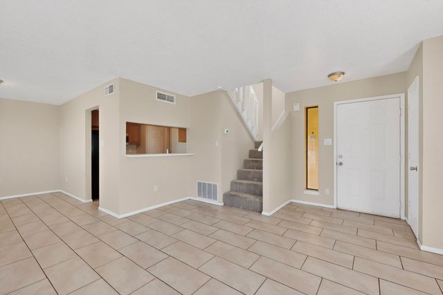 6921 White Pine Place NE, Albuquerque, NM 87109