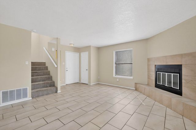 6921 White Pine Place NE, Albuquerque, NM 87109