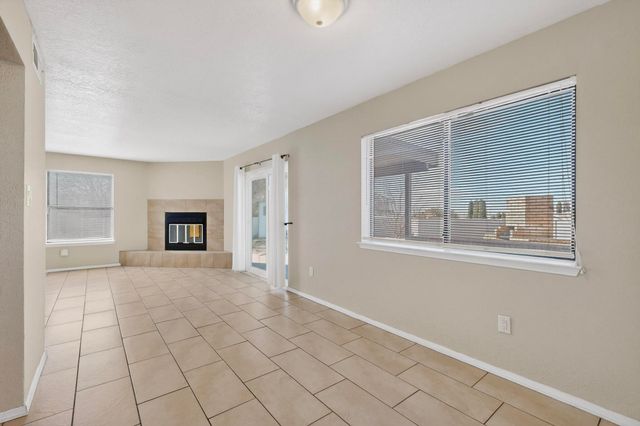 6921 White Pine Place NE, Albuquerque, NM 87109