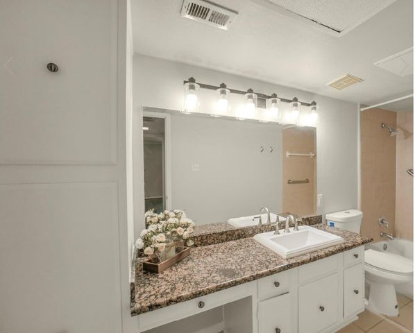 351 N Post Oak Lane 706, Houston, TX 77024