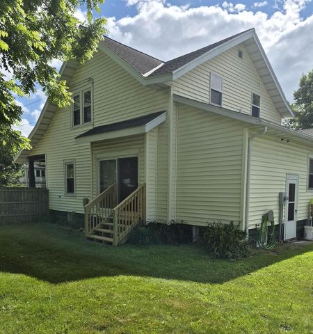 425 5th Street, Reedsburg, WI 53959