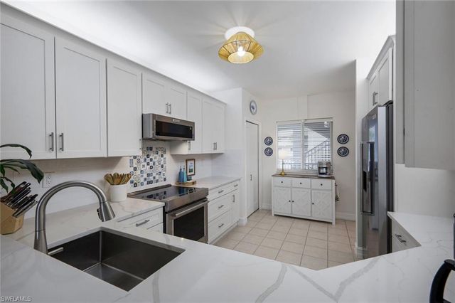 7822 Great Heron WAY 201, Naples, FL 34104