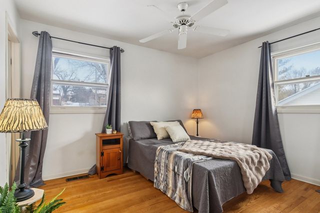 2502 E Chestnut Drive, Wonder Lake, IL 60097