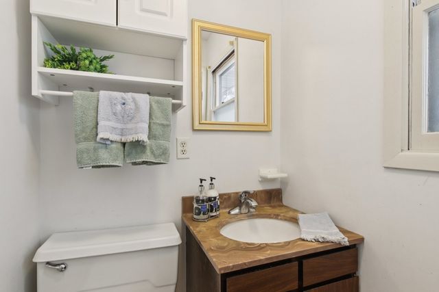 2502 E Chestnut Drive, Wonder Lake, IL 60097