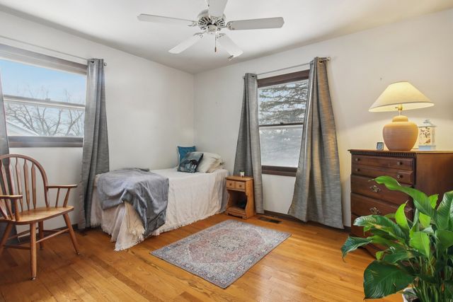 2502 E Chestnut Drive, Wonder Lake, IL 60097