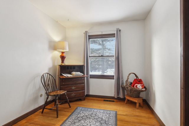 2502 E Chestnut Drive, Wonder Lake, IL 60097