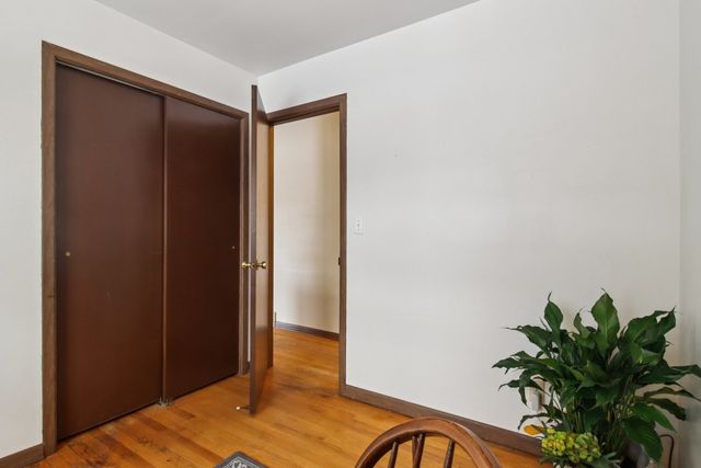 2502 E Chestnut Drive, Wonder Lake, IL 60097