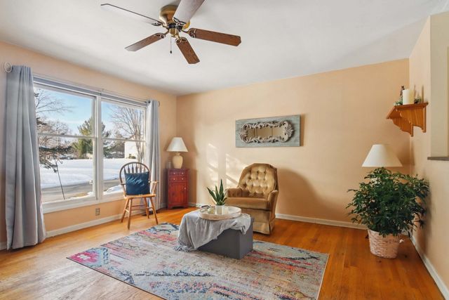 2502 E Chestnut Drive, Wonder Lake, IL 60097