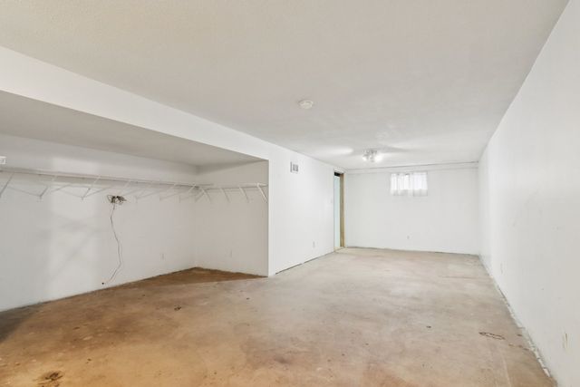 2502 E Chestnut Drive, Wonder Lake, IL 60097