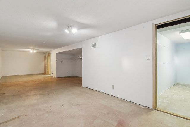 2502 E Chestnut Drive, Wonder Lake, IL 60097