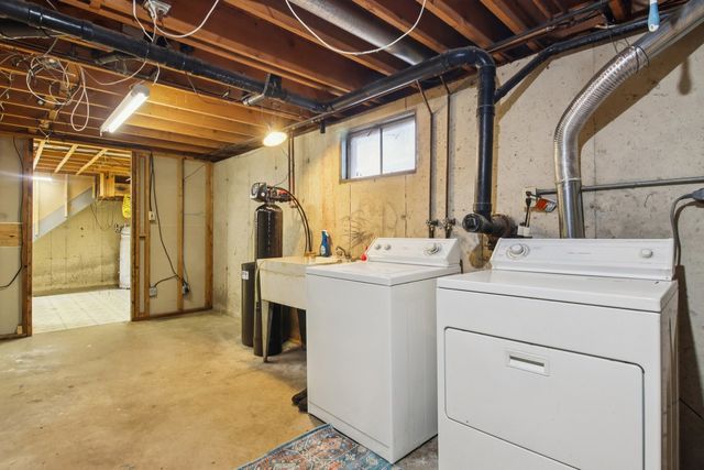 2502 E Chestnut Drive, Wonder Lake, IL 60097