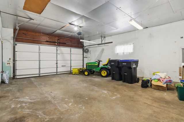 2502 E Chestnut Drive, Wonder Lake, IL 60097