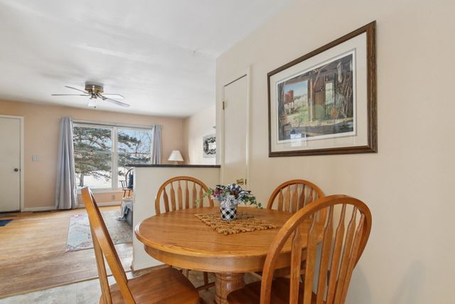 2502 E Chestnut Drive, Wonder Lake, IL 60097