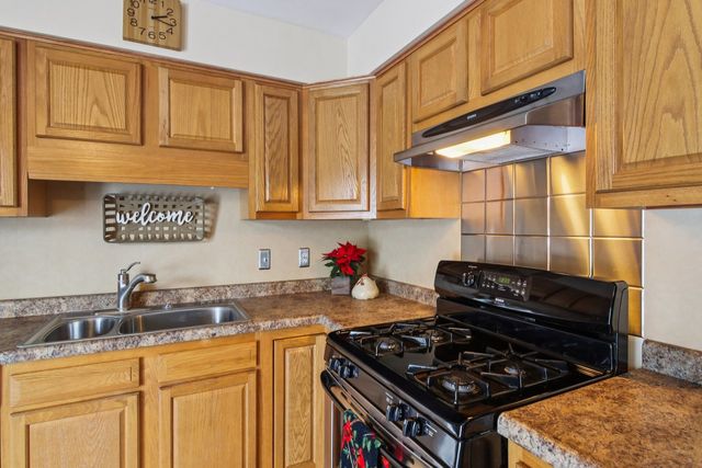 2502 E Chestnut Drive, Wonder Lake, IL 60097