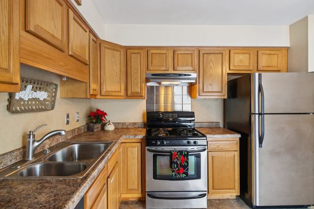 2502 E Chestnut Drive, Wonder Lake, IL 60097