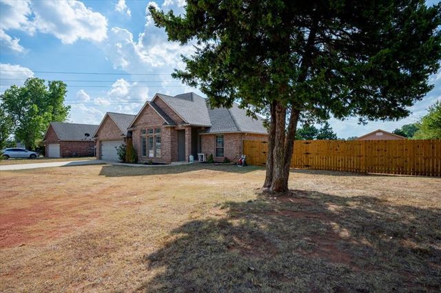 1301 S Morgan Road, Mustang, OK 73064
