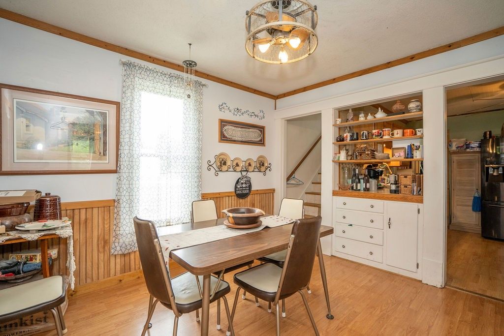 9032 Center Street, Grinnell, IA 50112