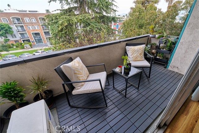 244 S La Fayette Park 301, Los Angeles, CA 90057