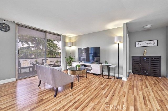 244 S La Fayette Park 301, Los Angeles, CA 90057