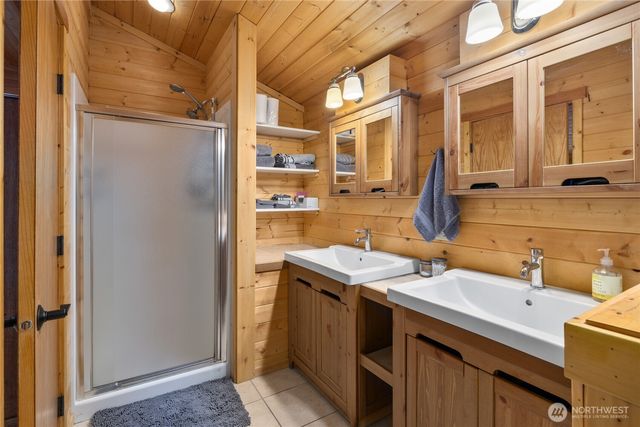 205 Makah Street, Center Island, WA 98221